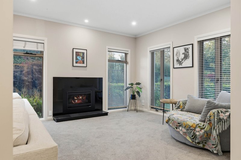 Photo - 7 St Glens Way, Lake Gardens VIC 3355 - Image 3