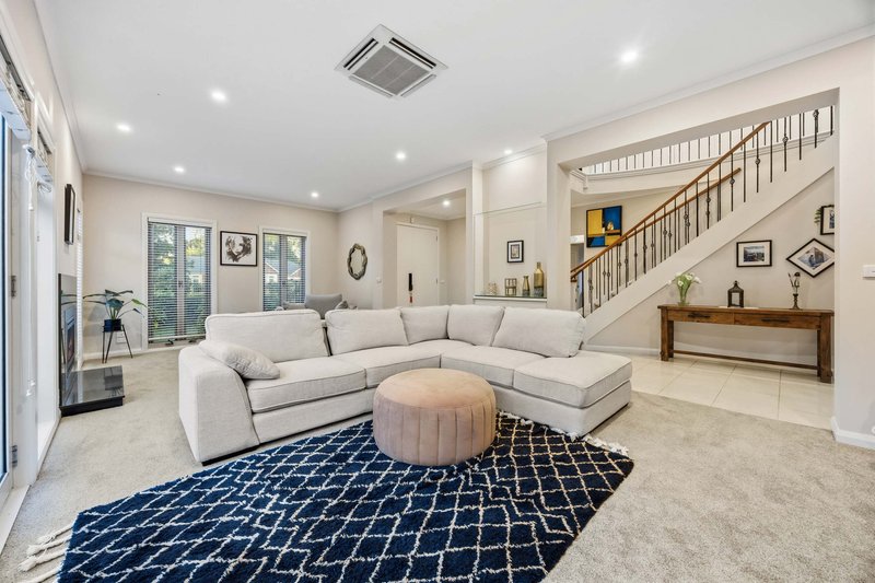 Photo - 7 St Glens Way, Lake Gardens VIC 3355 - Image 4