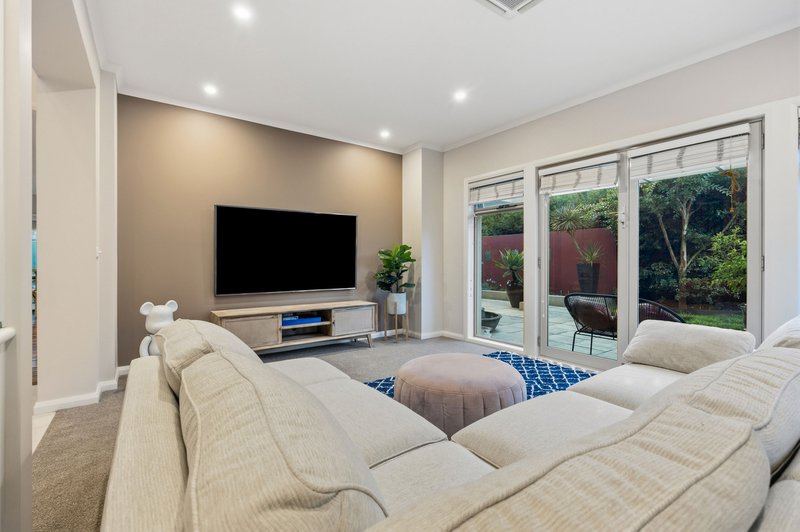 Photo - 7 St Glens Way, Lake Gardens VIC 3355 - Image 5