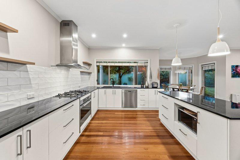 Photo - 7 St Glens Way, Lake Gardens VIC 3355 - Image 6