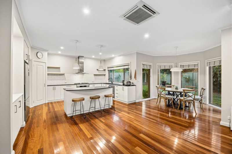 Photo - 7 St Glens Way, Lake Gardens VIC 3355 - Image 9