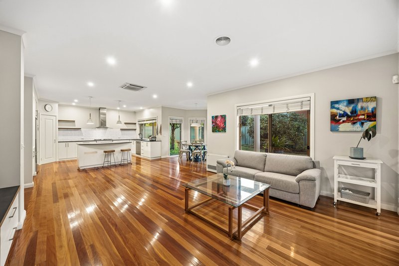 Photo - 7 St Glens Way, Lake Gardens VIC 3355 - Image 11