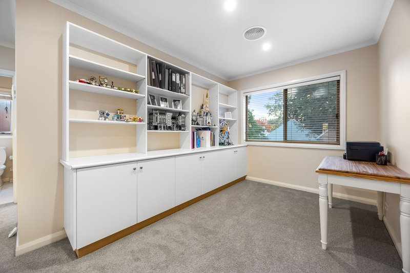 Photo - 7 St Glens Way, Lake Gardens VIC 3355 - Image 25