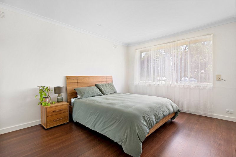 Photo - 7 St Johns Court, Reservoir VIC 3073 - Image 6