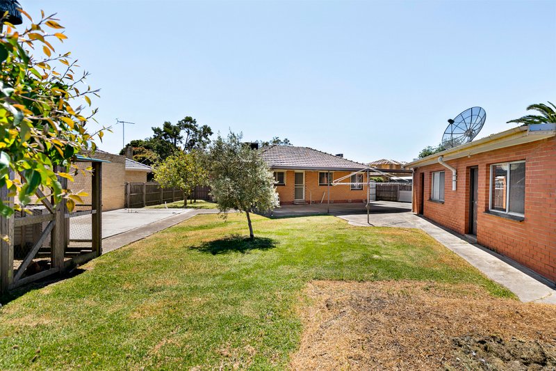 Photo - 7 St Johns Court, Reservoir VIC 3073 - Image 10