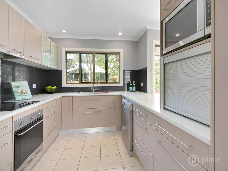 Photo - 7 Star Place, Chapel Hill QLD 4069 - Image 6