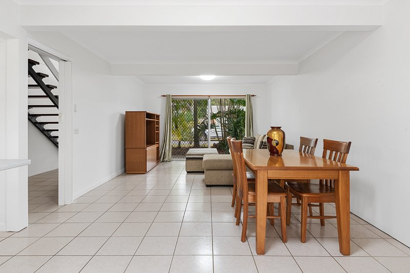 Photo - 7 Starcross Street, Macgregor QLD 4109 - Image 9