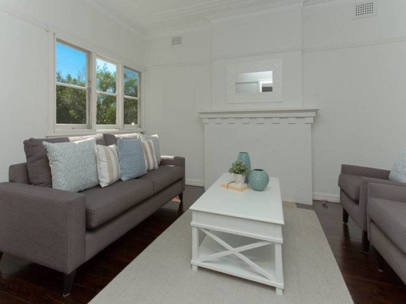 Photo - 7 Sterland Avenue, North Manly NSW 2100 - Image 2