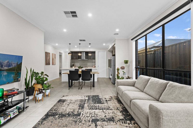 Photo - 7 Stonemasons Way, Mernda VIC 3754 - Image 3