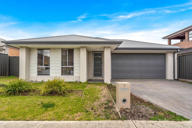 7 Stonewood Street, Roxburgh Park VIC 3064