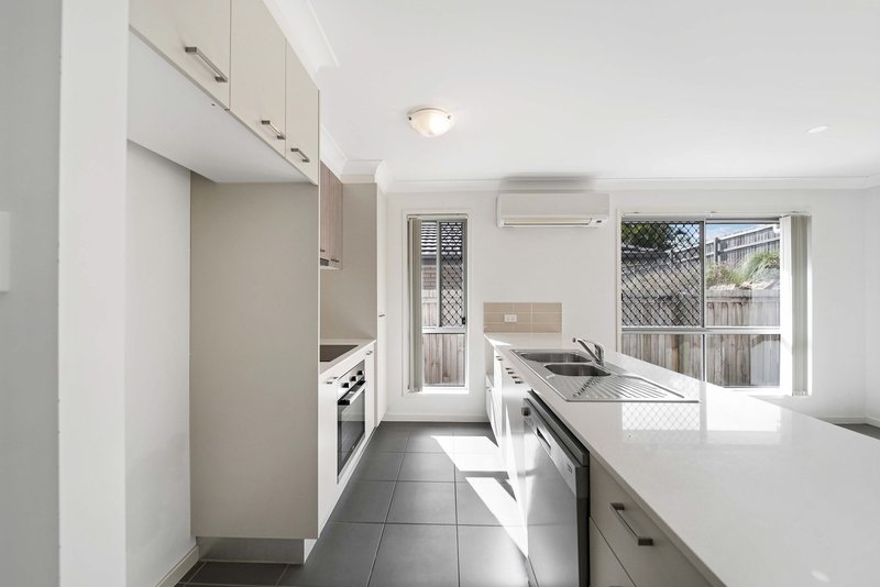 Photo - 7 Strata Circuit, Yarrabilba QLD 4207 - Image 6