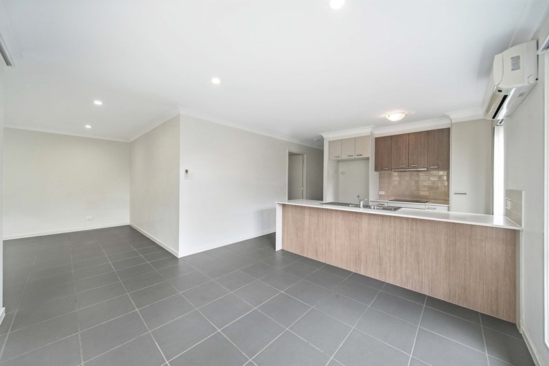 Photo - 7 Strata Circuit, Yarrabilba QLD 4207 - Image 7