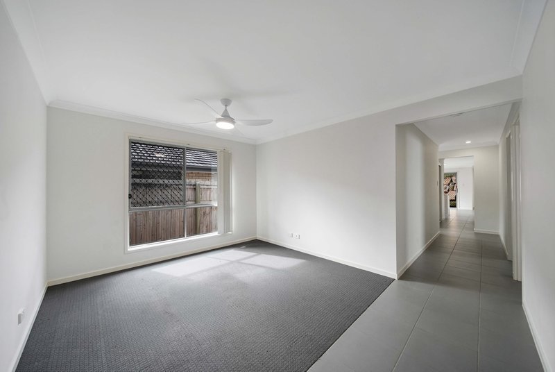 Photo - 7 Strata Circuit, Yarrabilba QLD 4207 - Image 10
