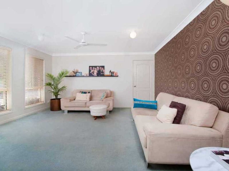 Photo - 7 Stromlo Court, Pacific Pines QLD 4211 - Image 2