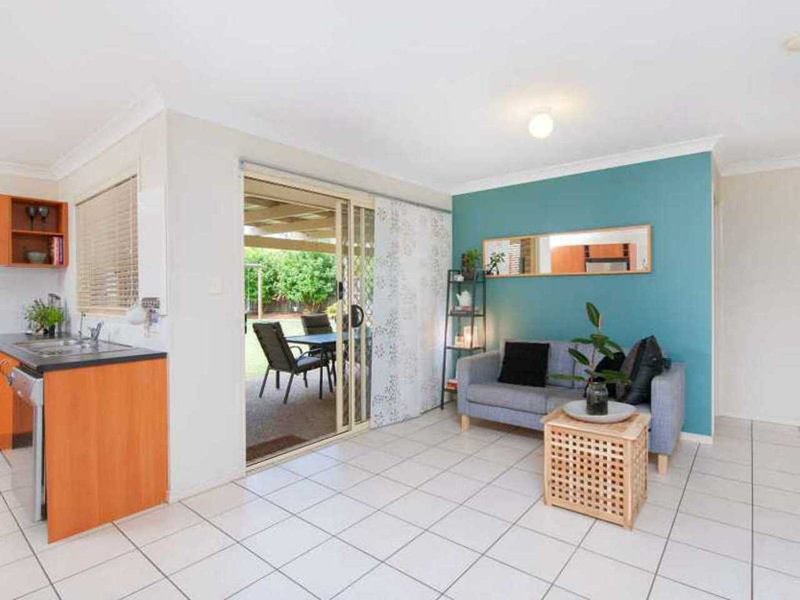 Photo - 7 Stromlo Court, Pacific Pines QLD 4211 - Image 3