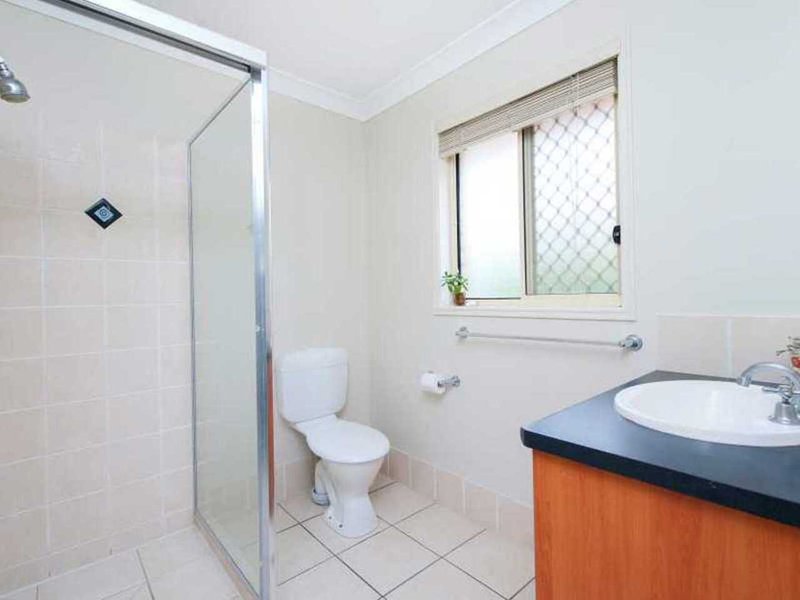 Photo - 7 Stromlo Court, Pacific Pines QLD 4211 - Image 6