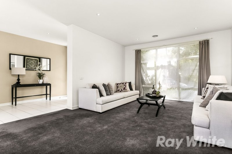 Photo - 7 Suffolk Grove, Mulgrave VIC 3170 - Image 6