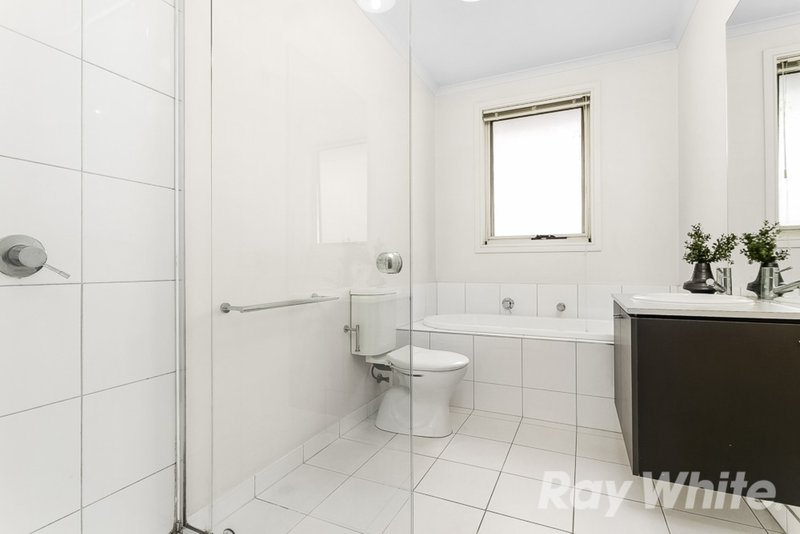 Photo - 7 Suffolk Grove, Mulgrave VIC 3170 - Image 8