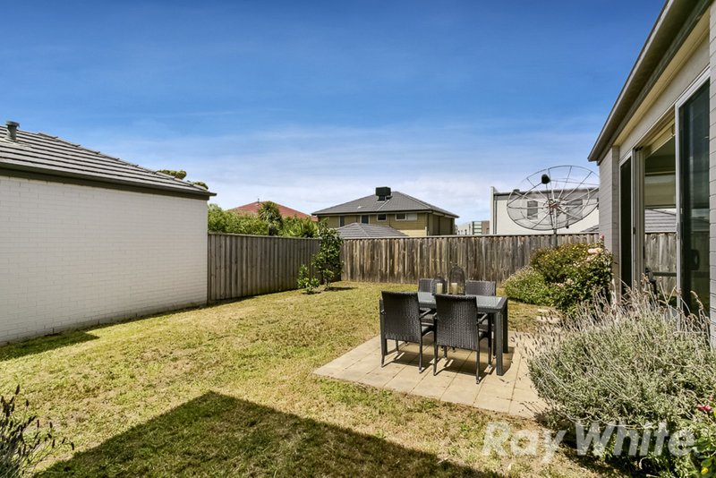 Photo - 7 Suffolk Grove, Mulgrave VIC 3170 - Image 9