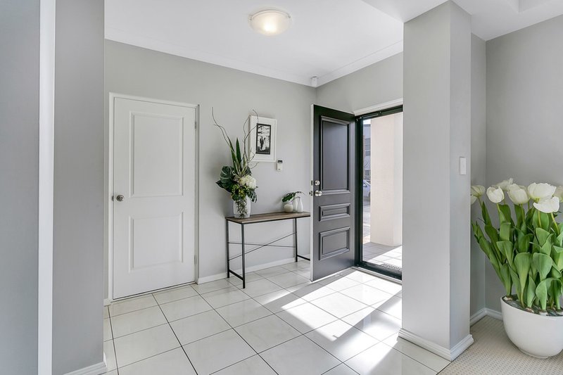 Photo - 7 Sugarloaf Lane, Mawson Lakes SA 5095 - Image 3