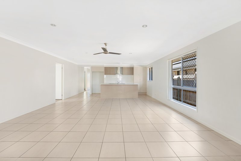 Photo - 7 Sullivan Street, Dakabin QLD 4503 - Image 4