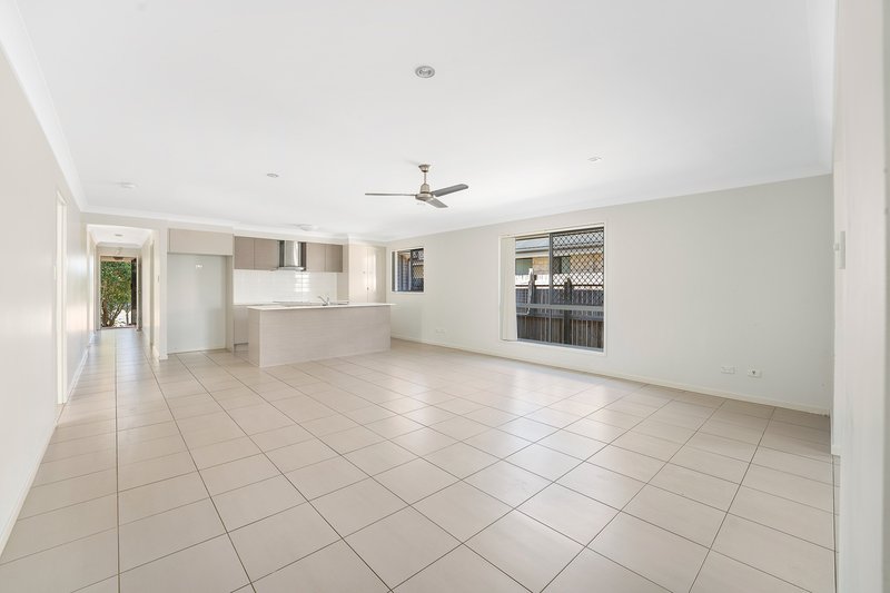 Photo - 7 Sullivan Street, Dakabin QLD 4503 - Image 5