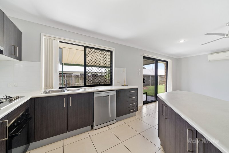 Photo - 7 Summerhill Court, Marsden QLD 4132 - Image 4