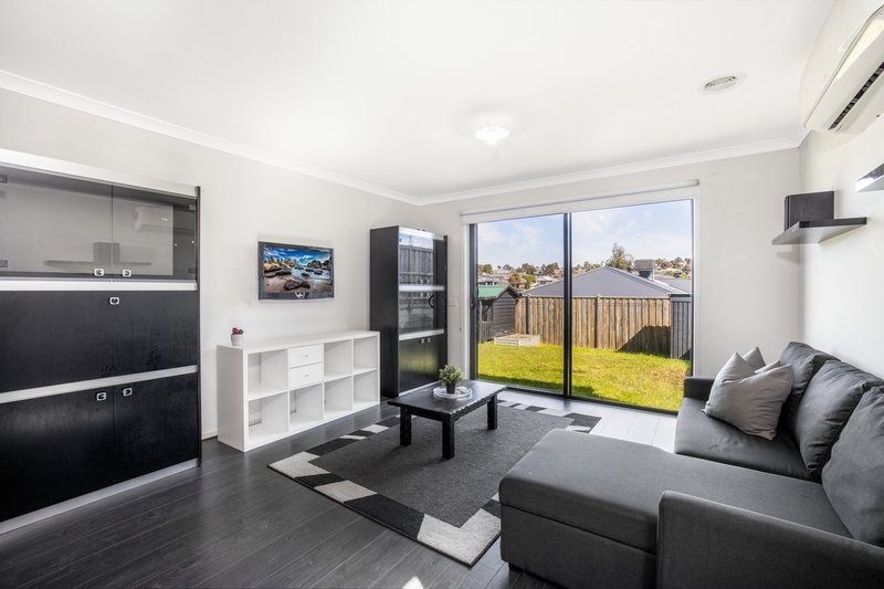 Photo - 7 Summit Drive, Pakenham VIC 3810 - Image 2