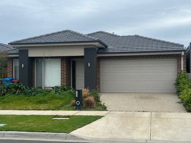 7 Sunlight Avenue, Clyde North VIC 3978