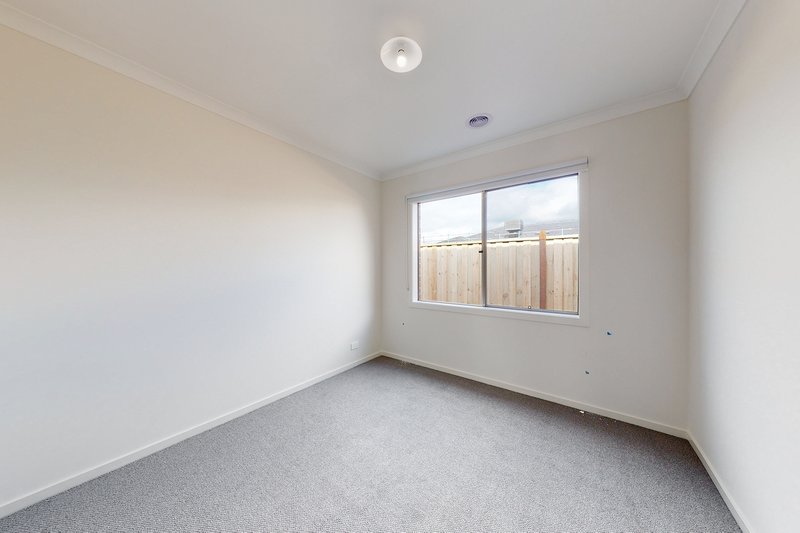 Photo - 7 Sunlight Avenue, Clyde North VIC 3978 - Image 8