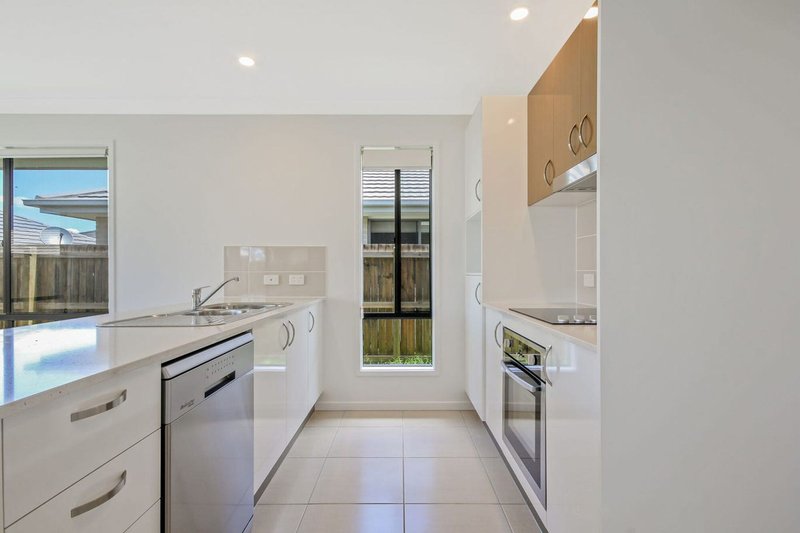 Photo - 7 Sunreef Street, Burpengary QLD 4505 - Image 3