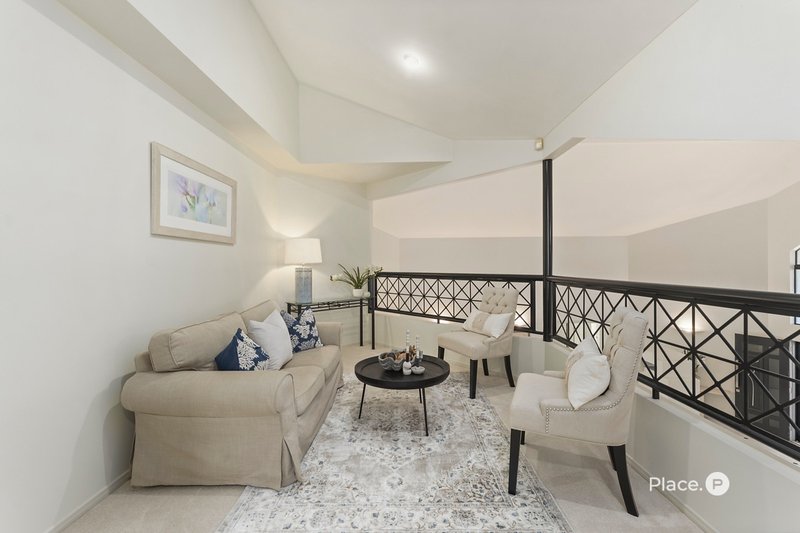 Photo - 7 Sunset Place, Carindale QLD 4152 - Image 11
