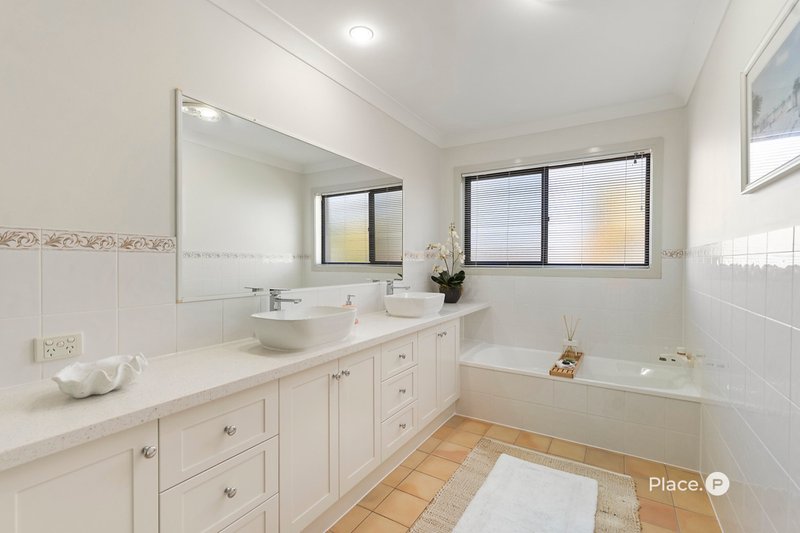 Photo - 7 Sunset Place, Carindale QLD 4152 - Image 16