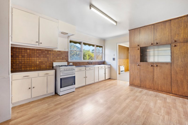 Photo - 7 Surrey Court, Bayswater VIC 3153 - Image 3