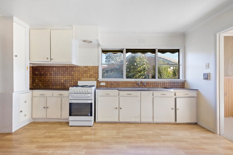Photo - 7 Surrey Court, Bayswater VIC 3153 - Image 5