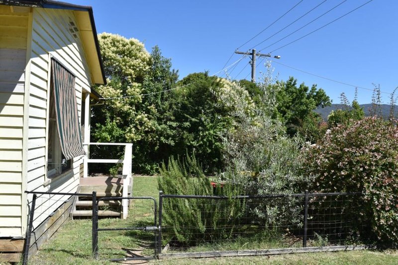 Photo - 7 Swinburne Ave , Myrtleford VIC 3737 - Image 6