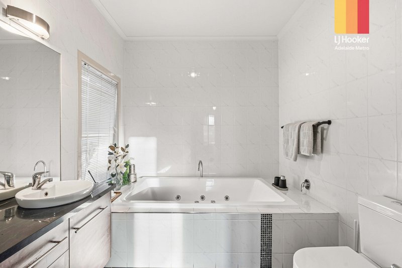 Photo - 7 Tahlia Court, Parafield Gardens SA 5107 - Image 18