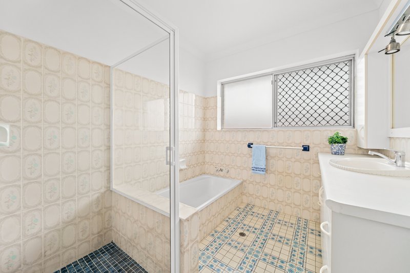 Photo - 7 Tallis Street, Macgregor QLD 4109 - Image 4