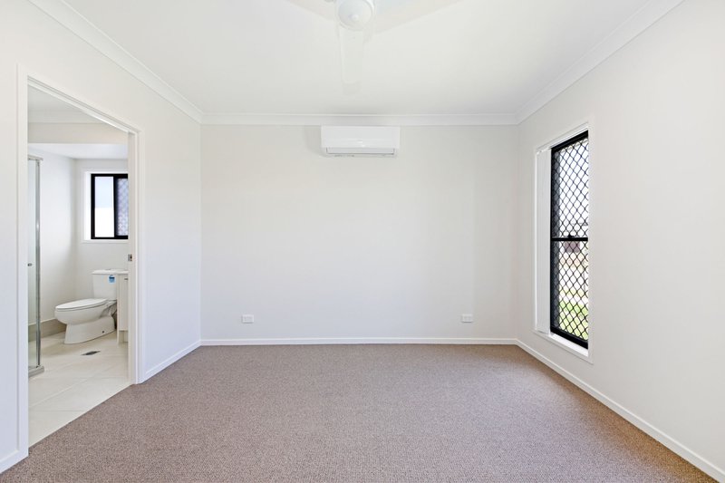 Photo - 7 Tamarind Cres , Park Ridge QLD 4125 - Image 4