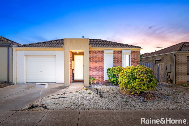 7 Tandara Circuit, Melton West VIC 3337