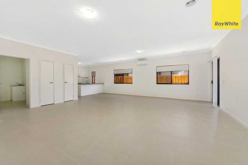 Photo - 7 Tangerine Road, Manor Lakes VIC 3024 - Image 2