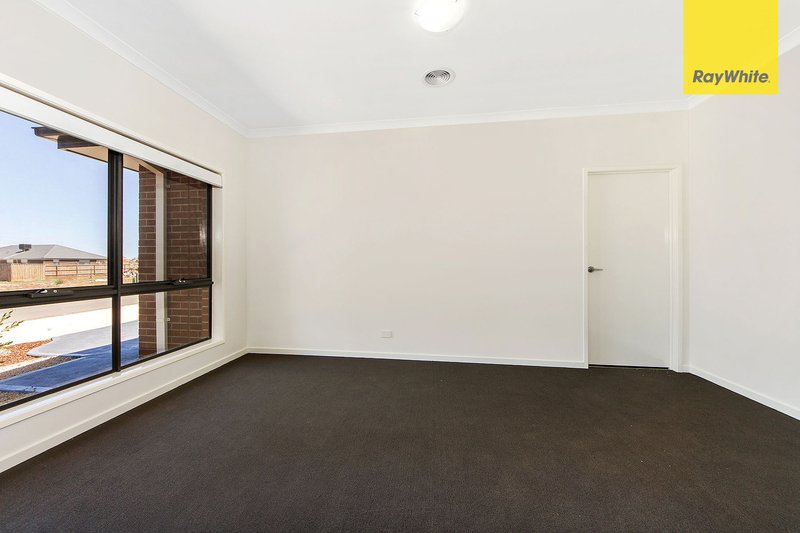 Photo - 7 Tangerine Road, Manor Lakes VIC 3024 - Image 4