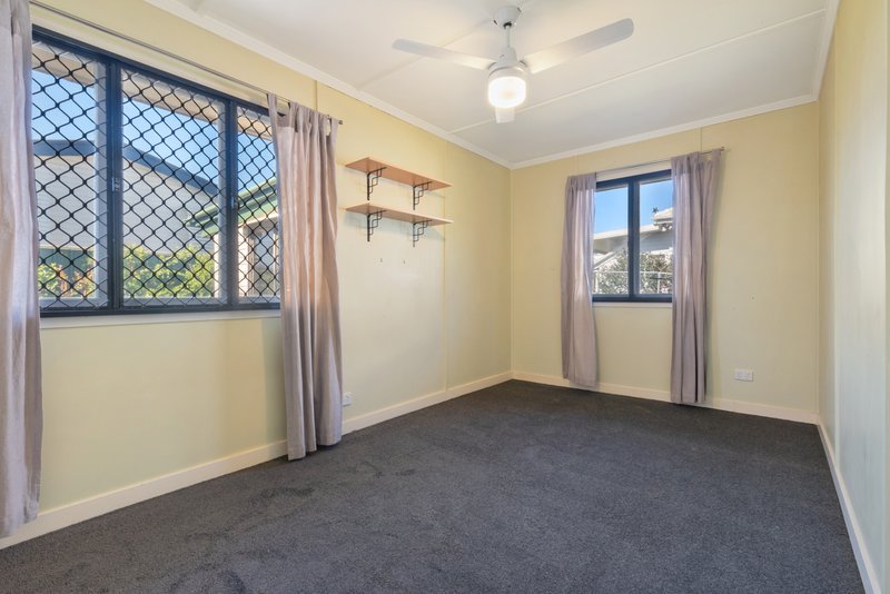 Photo - 7 Tara Street, Stafford Heights QLD 4053 - Image 11