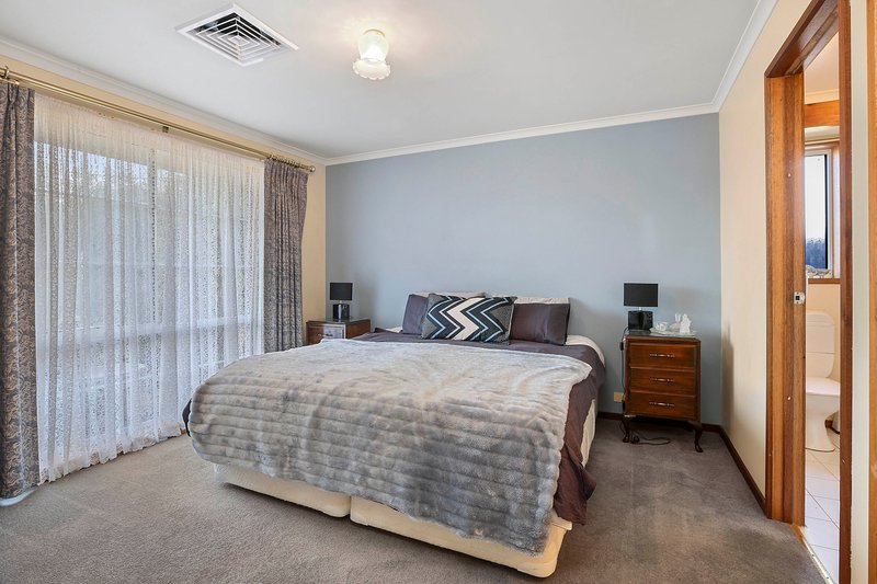 Photo - 7 Teesdale Court, Lara VIC 3212 - Image 2