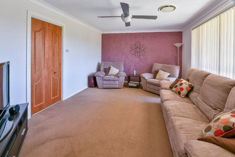 Photo - 7 Thane Close, Rosemeadow NSW 2560 - Image 3