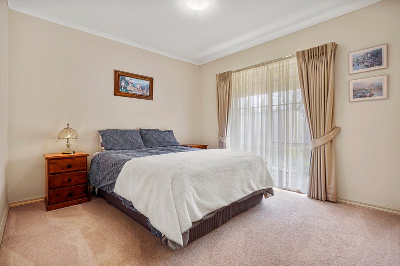 Photo - 7 The Boulevard, Narre Warren South VIC 3805 - Image 8