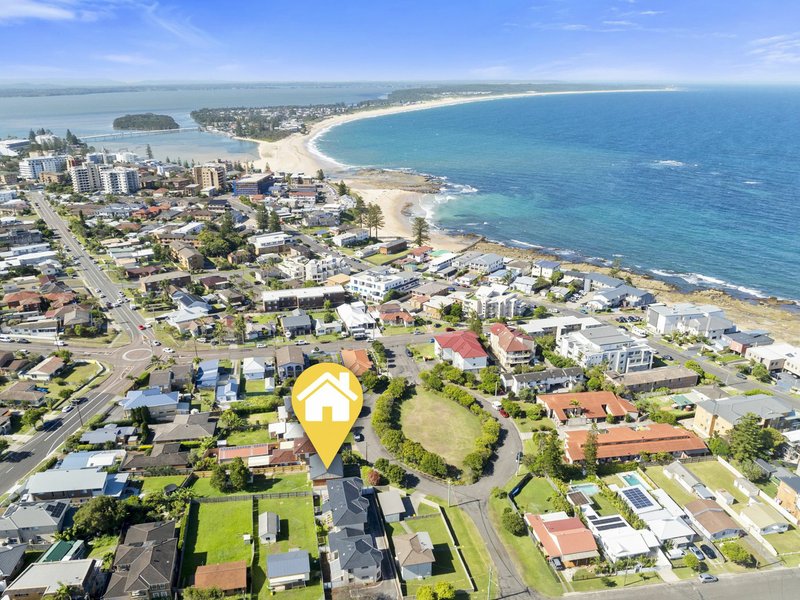 Photo - 7 The Crescent, Blue Bay NSW 2261 - Image 2