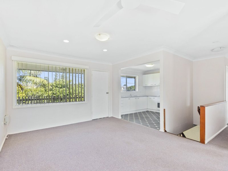 Photo - 7 The Crescent, Blue Bay NSW 2261 - Image 5