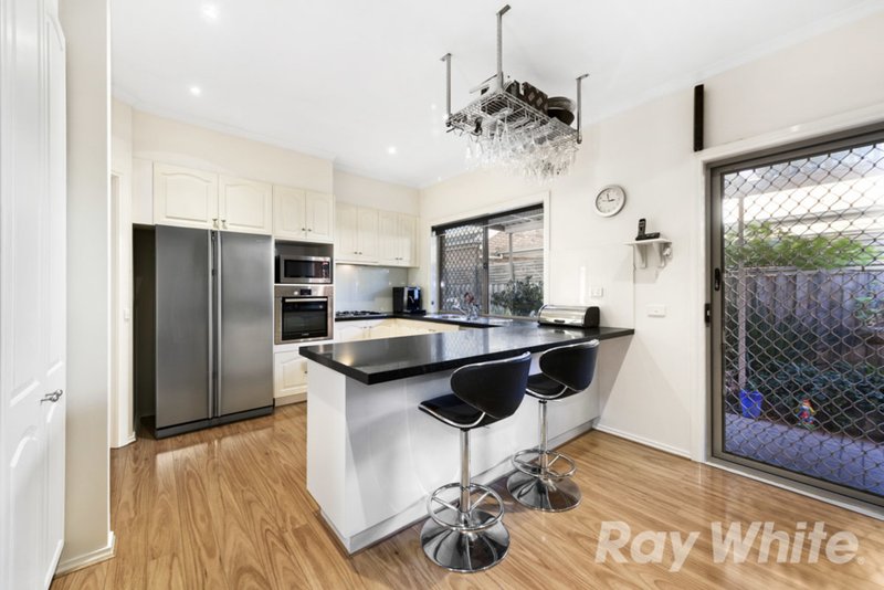 Photo - 7 The Rise, Glen Waverley VIC 3150 - Image 2