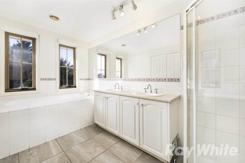 Photo - 7 The Rise, Glen Waverley VIC 3150 - Image 9